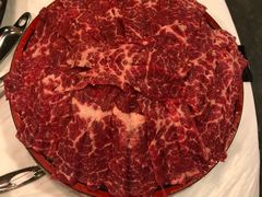 安格斯牛肉-鲜入围煮花胶鸡海鲜火锅