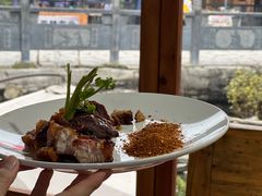 脆皮香猪肉-农夫人家餐饮