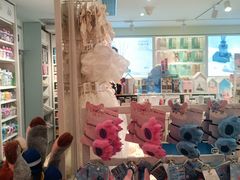 -名创优品(北京新中关购物中心地铁层店)