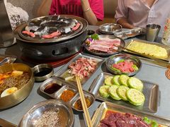 -围炉肉舍丹东海鲜烤肉·烤活鳗(步行街店)