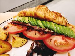 超巨型牛角包-GOTLOT COFFEE&KITCHEN角落厨房NOOK店