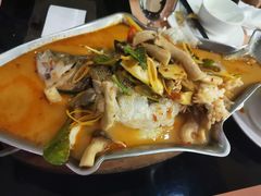 冬阴功筒骨汤底-金厨泰国餐厅·全泰籍厨师料理(拱北店)