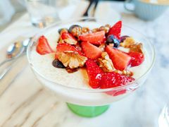 野莓核桃蜂蜜希腊酸奶-The Rug Cafe(王府中环店)