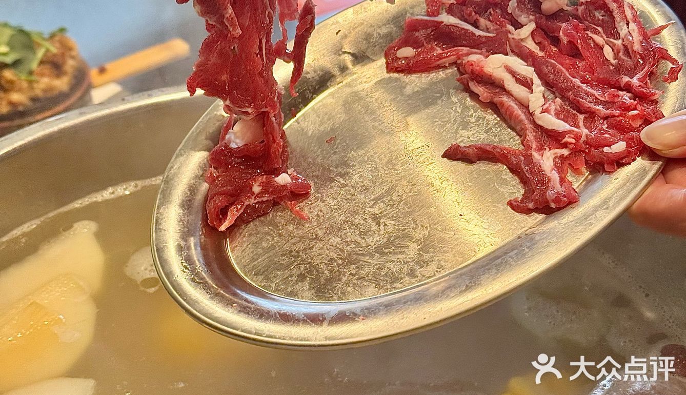 这家全球🌏有肉源的牛肉火锅的肉感确实不一样