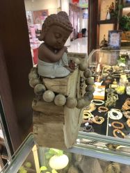 -灵彩珠宝(朗香街店)