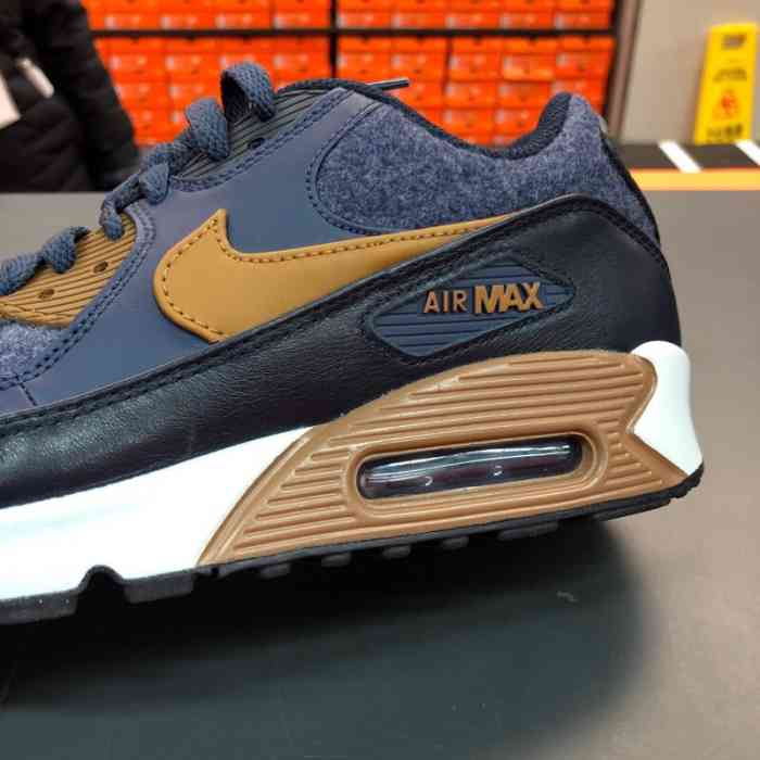 耐克running(中大银泰城店)-"和朋友到银泰吃午饭,顺便逛逛买衣服,在