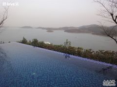 无边游泳池，下面就是天目湖哦~-天目湖涵田度假村