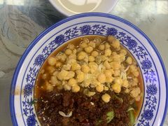 -渝之汇牛肉豌杂面