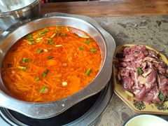 -黄利砖万峰林布依特色酸笋牛肉馆