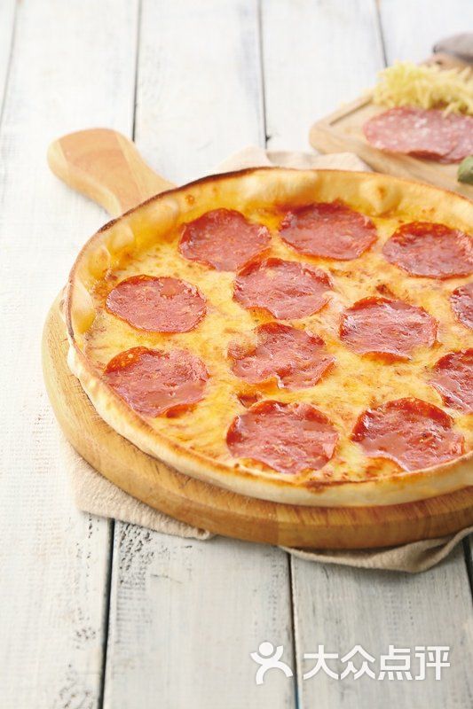 意式腊肠披萨