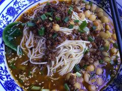 -渝之汇牛肉豌杂面