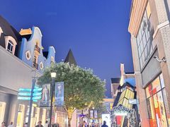 -王府井奥莱棋盘山小镇