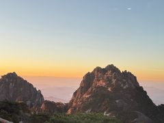 -黄山光明顶山庄