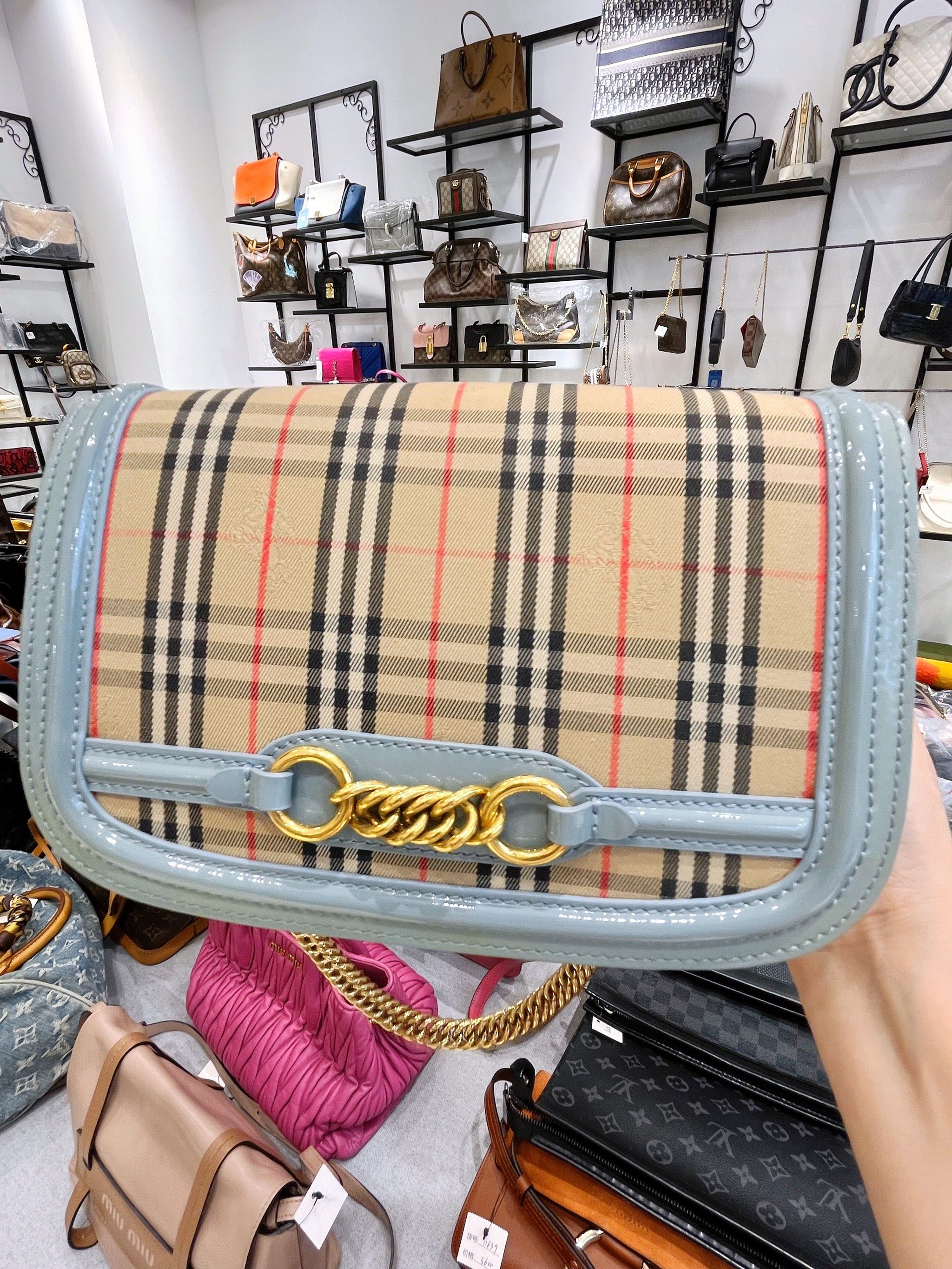 Дубликаты часов-Burberry в Гонконге [Россия] 1. Bu