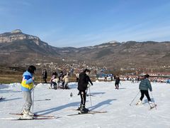 -济南卧虎山滑雪场