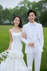 -现代经典婚纱摄影