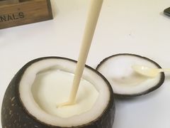 -志龙皇冠吃货椰子铺