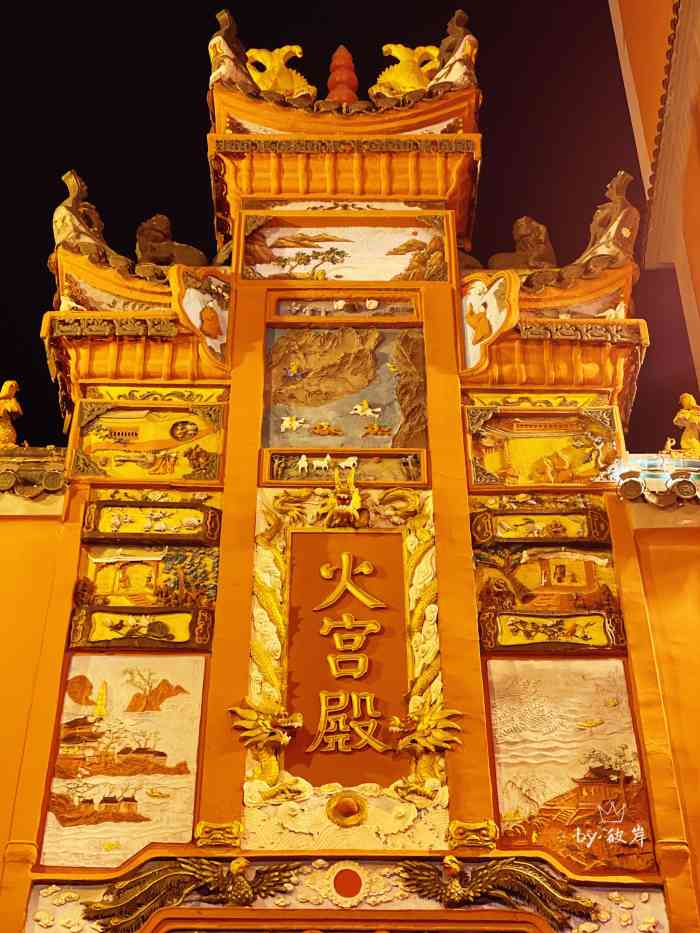 火宫殿牌楼-"『火宫殿』 来长沙必须要来这里打卡啦….
