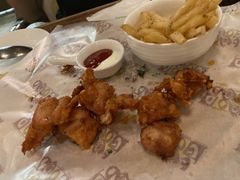 炸鸡块配脆脆薯条-玛格萝妮(汇智国际商业中心店)