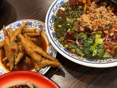 -爆炸头阿姨小四川正宗川味小吃(无任何分店)