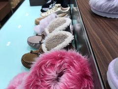 -UGG(燕莎奥特莱斯购物中心店)