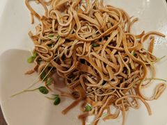 豆腐皮拌香椿苗-老牌坊鲁菜名店(宽厚里店)