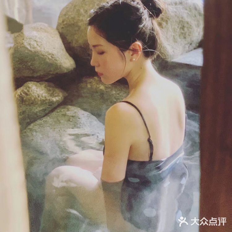 雪中泡温泉|古尔沟华美达温泉酒店