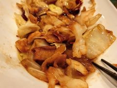 -帅巴人舅母子腊蹄民俗村