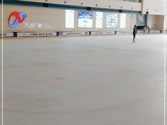 -冰纷万象滑冰场(赣州华润万象城店)