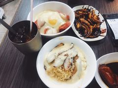 猪颈肉芝士捞公仔面-新记餐厅(香槟大厦店)