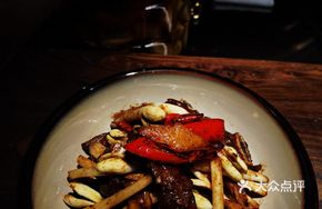 Peanut Sprout Stir-fried with Sirloin