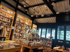 -猫的天空之城概念书店(杭州南宋御街店)