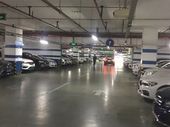 场地-百联中环购物广场-停车场