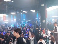 -OMO PARTY HOUSE
