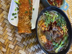 -爆炸头阿姨小四川正宗川味小吃(无任何分店)