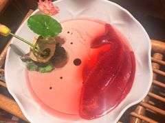 -老牌坊云南鱼豆花火锅(爱建店)