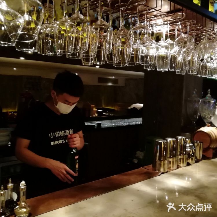 打卡新开业的小伯格酒馆 舒适温馨[拔草][礼花]