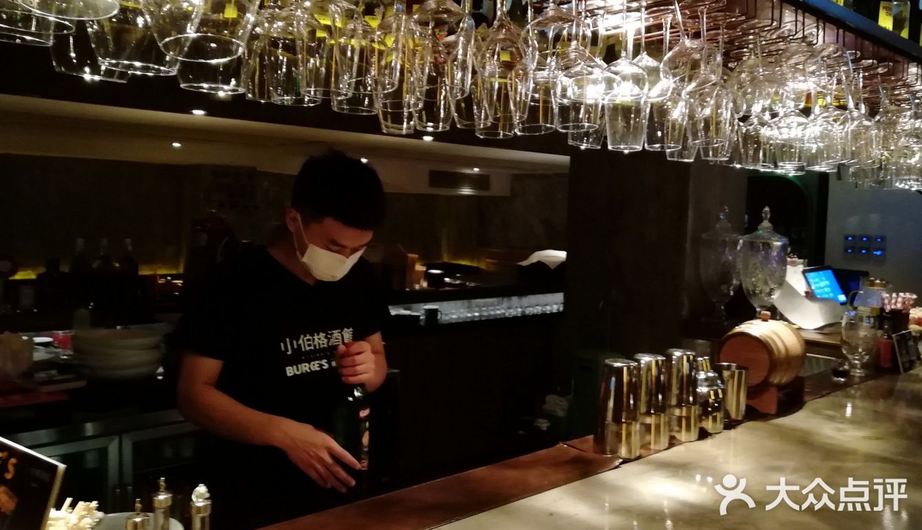 打卡新开业的小伯格酒馆 舒适温馨[拔草][礼花]
