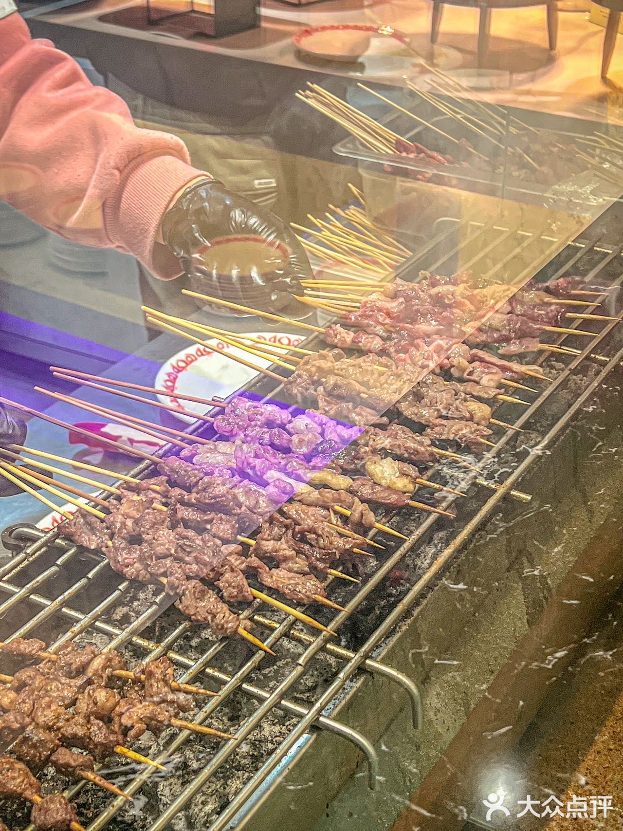 南强街的这家老北京涮肉 老式炊锅的设计两个口味锅底