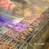 南强街的这家老北京涮肉 老式炊锅的设计两个口味锅底
