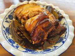 棕香肉-灶头屋里