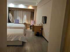 -简洛澜山酒店(武汉光谷步行街店)