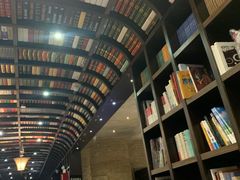 -钟书阁(松江泰晤士小镇店)