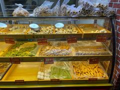 面包甜点陈列柜-宋记饼家(石门二路店)