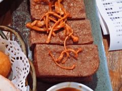 养生黑豆腐-胡桃里音乐餐厅(陶溪川店)(川湘赣菜·世界百大酒庄直供红酒·音乐表演)