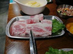 厚切五花肉-·缸桶屋·韩式牛肋条自助烤肉(西湖D11店)