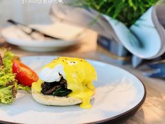 班尼迪蛋菠菜香菇吐司-Maxpoint Kitchen 西餐咖啡(乐峰广场店)