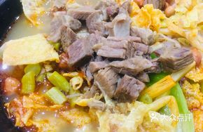Braised Beef Luosifen in Clay Pot