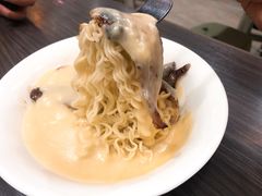 猪颈肉芝士捞公仔面-新记餐厅(香槟大厦店)