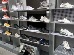 -SALOMON萨洛蒙(长沙国金街店)